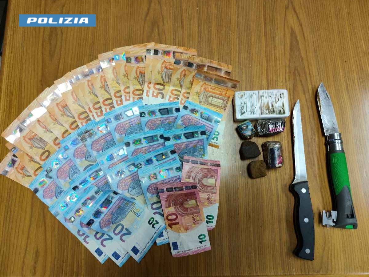 Torino, blitz antidroga a Porta Palazzo: arrestati due uomini e segnala un acquirente