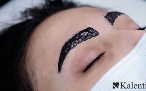 Tinta sopracciglia in monodose: come funziona il formato intense hybrid da 1ml